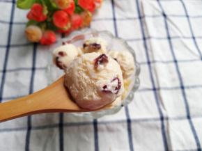 夏天少不了冰淇淋哦