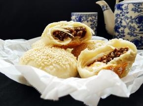 21. 开酥很棒， 配一杯茶，好惬意呢