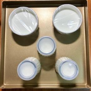 有盖子的盖好盖子，没盖子的蒙上保鲜膜。