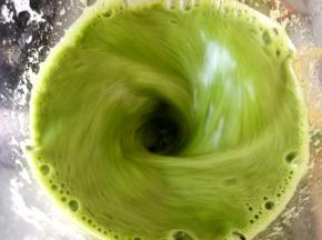 菠菜洗净榨汁