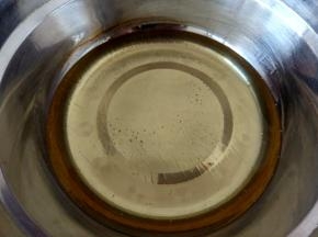 玉米油小火加热有细微纹路，离火