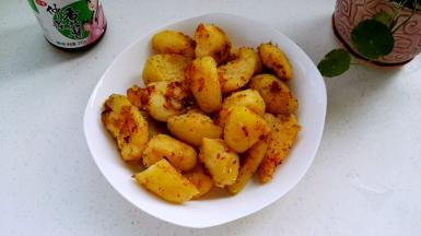 出锅装盘即可开吃（撒点葱花碎更好看，我家没有葱了就没有放）。