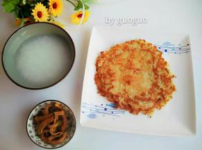 配上一碗稀粥，一碟咸菜，早餐就做好了