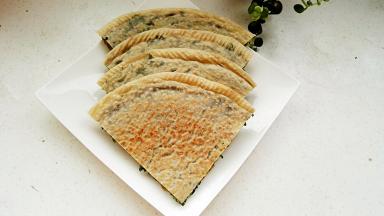 也可以切小块文雅些，自己吃随意哈！