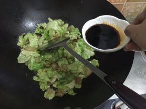 9. 最后加入生抽翻炒即可出锅啦（这是最重要3步中的第3步）