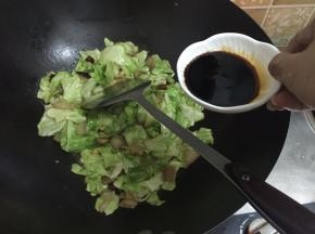 9. 最后加入生抽翻炒即可出锅啦（这是最重要3步中的第3步）