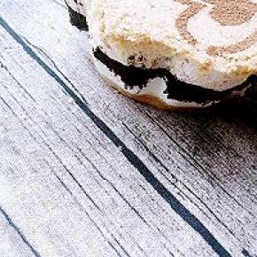 用的六寸花朵模具，做了双色双味的。