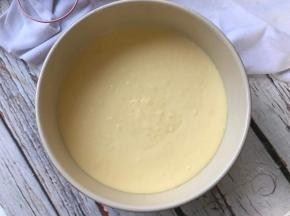 将刚才的芝士糊倒入。