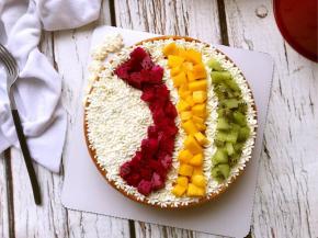 空白处放上各种颜色的水果。