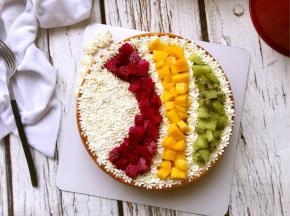 空白处放上各种颜色的水果。