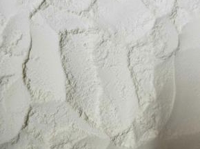 取70克面粉放入烤盘中摊开，入烤箱130度烤10分钟，烤至微微发黄