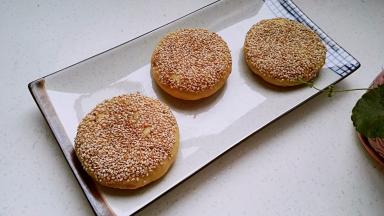 芝麻玉米面白糖饼。