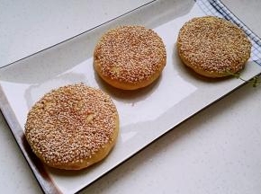 芝麻玉米面白糖饼。