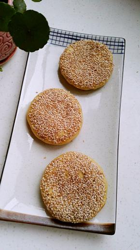 芝麻玉米面白糖饼。