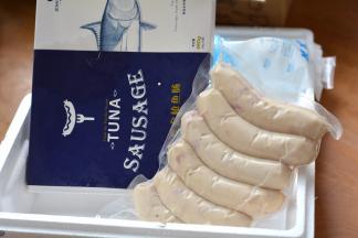 冷冻的珍妮珍馐金枪鱼肠准备好，吃不完的要冷冻保存