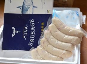 冷冻的珍妮珍馐金枪鱼肠准备好，吃不完的要冷冻保存