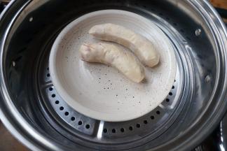 放在盘子里，入冷水锅中