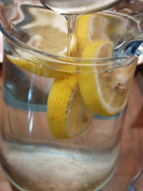 依个人喜好加入适量蜂蜜