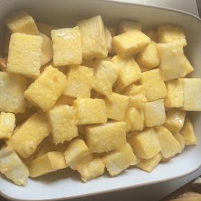 再铺一层吐司粒。