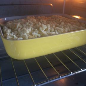 烤箱预热，上下火200度15分钟，上色满意即可。（烤箱温度，具体视自家烤箱情况而定）