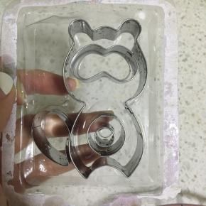 拿出我们的重要工具---小浣熊模具