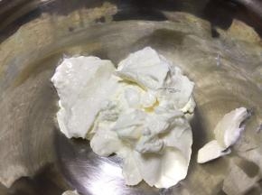 选取200g放入盆中