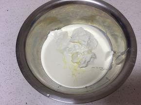 加入奶油和炼乳