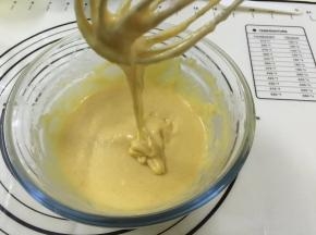 7. 混合好的蛋黄糊