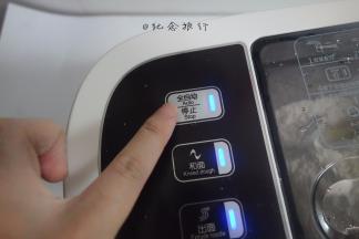 装上大小合适的面条模具，按启动键