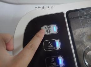 装上大小合适的面条模具，按启动键