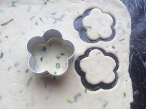 然后用模具全部印出小饼干。