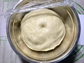 盖保鲜膜温暖处发酵至两倍大