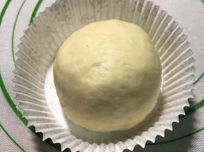  放入硬杯中，进行二次发酵，明显长大一倍后取出。