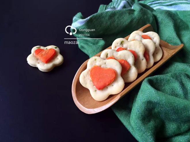 胡萝卜香葱爱心饼干