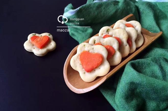 胡萝卜香葱爱心饼干