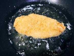 一面变颜色金黄翻面炸另一面