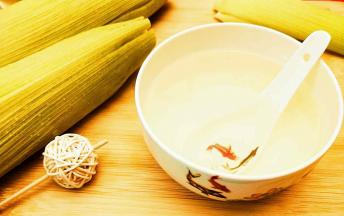 捞出玉米须便可饮用了