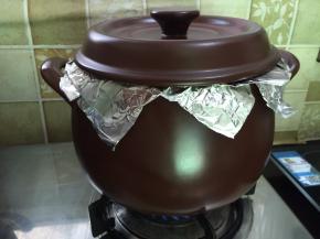 8. 大火15分钟左右，再中火20分钟左右，然后再焖10分钟左右，红薯就烤熟了