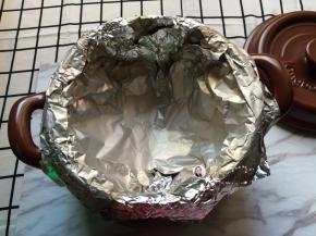 6. 如图，这一步是为了避免水分流入砂锅底部