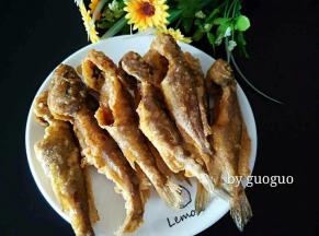 酥脆的炸鱼就做好了