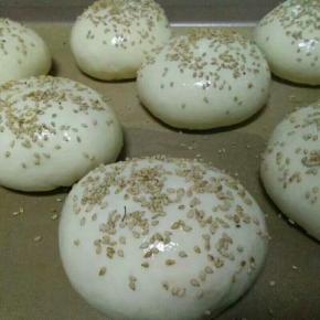 撒一层白芝麻。