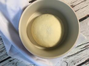 放入汉堡模具，发酵至两倍大。