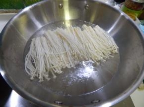 放热水里焯一下水