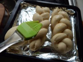 刷上一层鸡蛋液