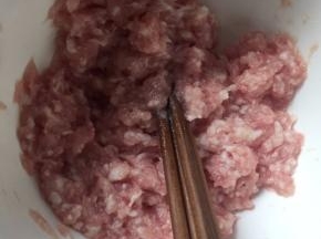 打至猪肉蓬发