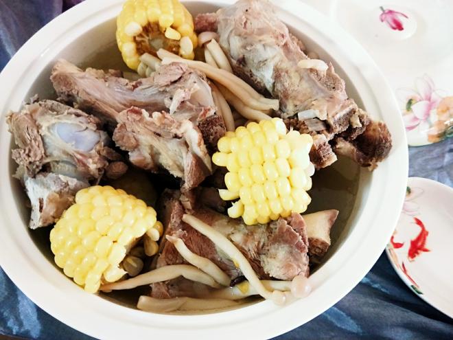 菌菇玉米炖大骨