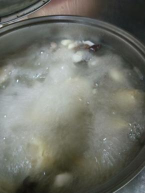 大火烧开后，转小火，炖40分钟左右