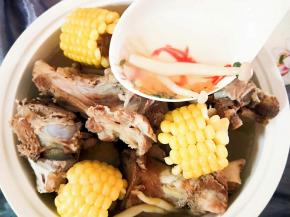 捞去表层的油，就做好了