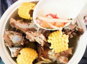 捞去表层的油，就做好了