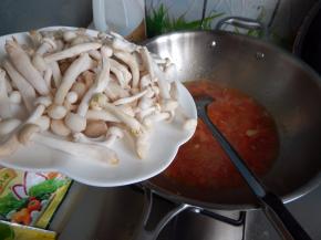 煮开加入白玉菇